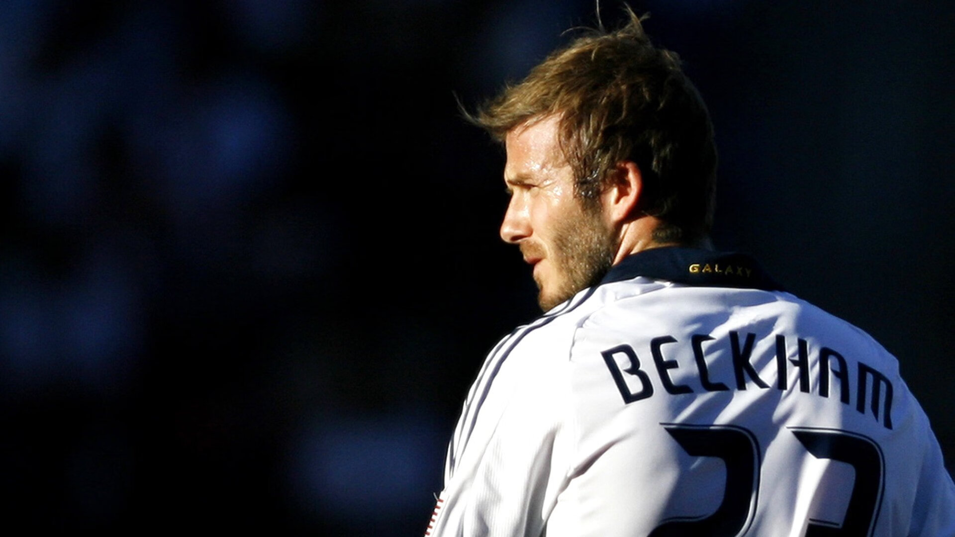 中国足球国家队开展跨项目交流提升训练理念,足球训练跨栏怎么用